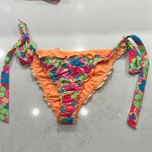 Frankie’s bikinis ruffled cheeky bottoms in groovy print